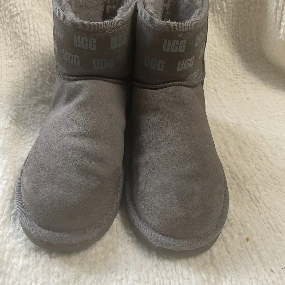 UGG Men’s Classic Mini II UGG Print Gray suede Boots  logo rubberized print SZ10